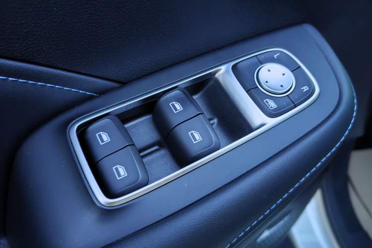 Used Roewe RX5 2020 PLUS 300TGI Manual Ali National Style Luxury Edition
