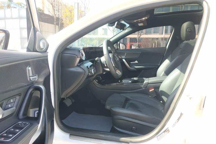 Used Mercedes-Benz A-Class 2022 Revised Version A 200 L Sport Sedan Fashionable Style