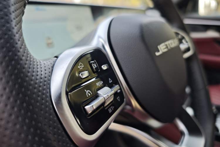 Used JETOUR X70 PLUS 2025 1.5T Luxury Dynamic Edition 5 Seats
