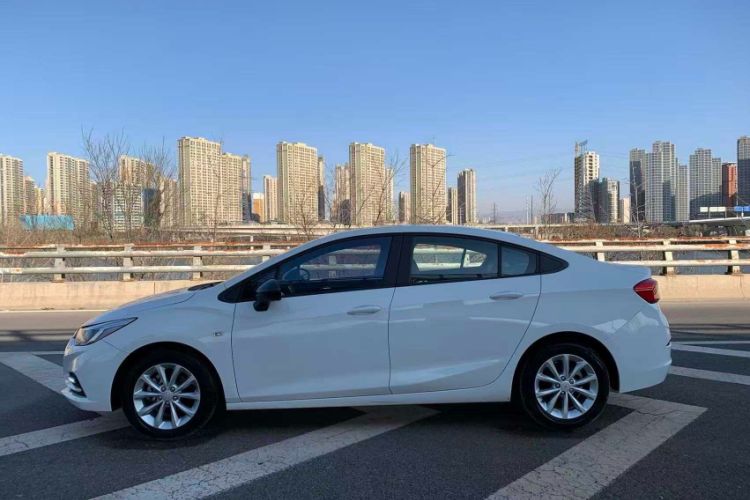 Used Chevrolet Cruze 2018 320 Automatic Pioneer Sunroof Edition
