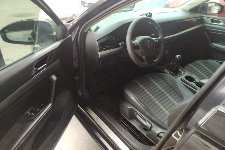 Used Volkswagen Lavida 2019 1.5L Manual Comfort Version China VI
