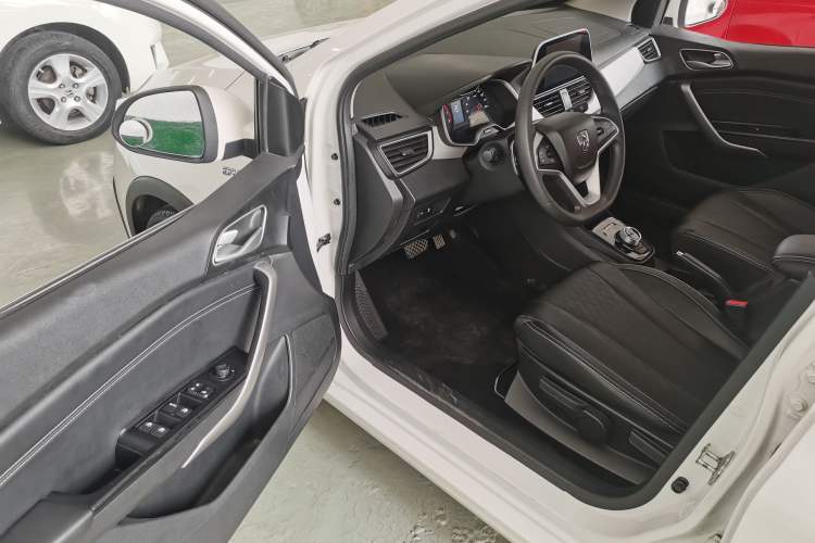 Used Baojun 310W 2018 1.5L Automatic Fashion Edition China VI
