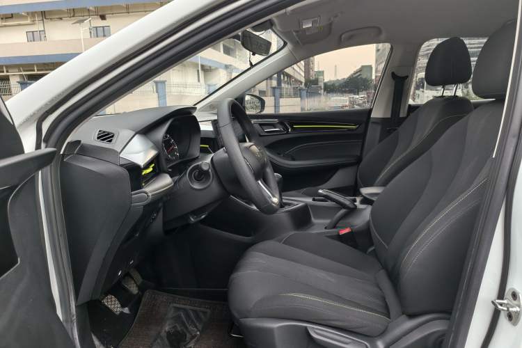 Used Roewe i5 2021 1.5L Manual Platinum Edition
