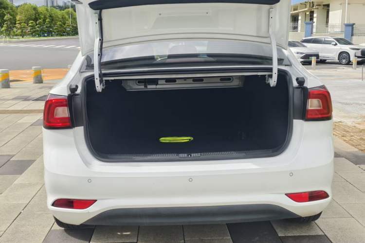 Used Roewe i5 2020 1.5L Automatic 4G Connect Luxury Flagship Edition
