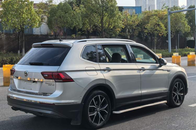 Used Volkswagen Tiguan L 2019 330TSI Automatic Two-Wheel Drive Smart Luxury Version China VI Standard

