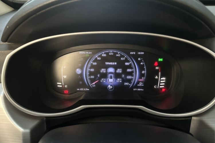 Used Geely Auto Emgrand X7 Sport 2018 1.8TD Automatic Two-Wheel Drive ZhiZun Model with 4G Connectivity
