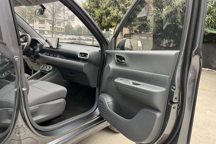 Used Wuling Hongguang New Energy 2024 All-Electric Model 300KM Standard Version
