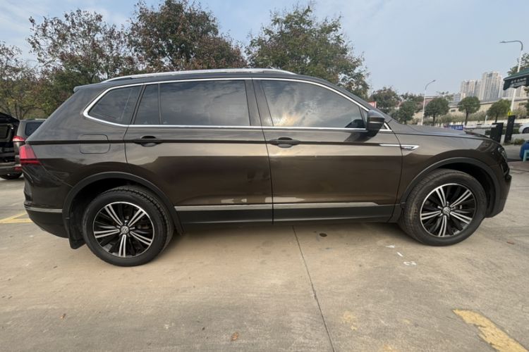 Used Volkswagen Tiguan L 2018 380TSI Automatic All-Wheel Drive Luxury Edition
