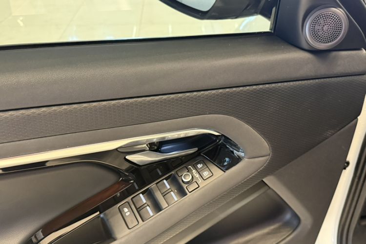 Used Land Rover Range Rover Evoque 2021 Range Rover Velar 249 PS R-Dynamic S Performance Edition