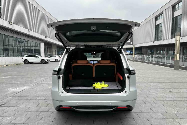 Used  S09 2025 Four-Wheel Drive Ultra+ Custom Edition
