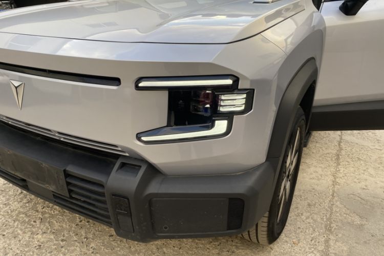 Used  G318 2024 Four-Wheel-Drive Air Suspension Model