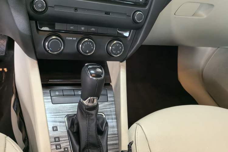 Used Skoda Octavia 2015 1.6L Automatic Yijun Edition
