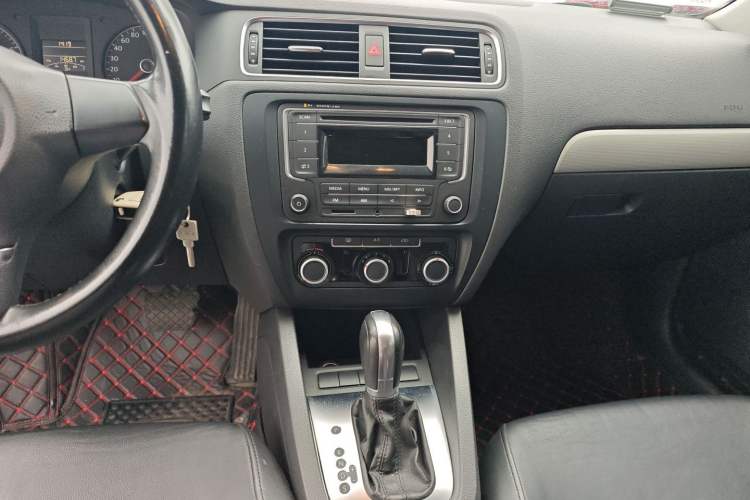 Used Volkswagen Sagitar 2014 1.6L Automatic Comfort Model
