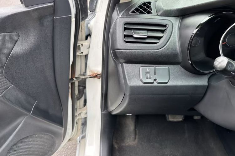 Used Kia K2 2012 Sedan 1.4L Automatic GLS Commemorative Edition
