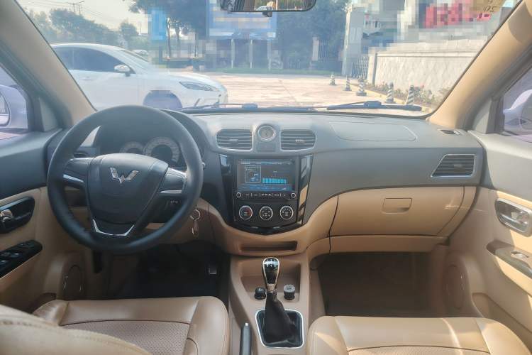 Used Wuling Hongguang 2014 1.2L S Comfort Model China IV
