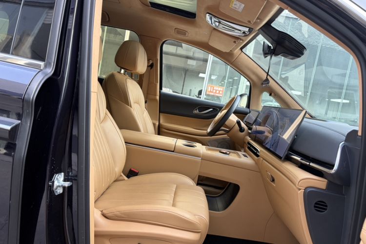 Used VOYAH Dream 2025 PHEV Four-Wheel-Drive Flagship Kunpeng Edition
