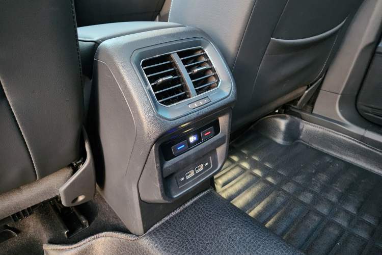 Used Volkswagen Tiguan L 2019 Revised 330TSI Automatic Two-Wheel Drive Smart & Luxury Edition China VI Standard