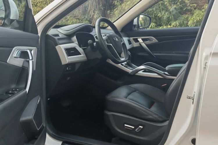 Used Geely Auto Emgrand X7 Sport 2018 1.8TD Automatic Two-Wheel Drive Smart Connect 4G Internet Edition
