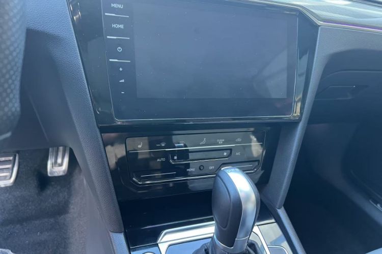 Used Volkswagen Magotan 2023 2 Million Units Limited Edition 330TSI DSG Leading Version
