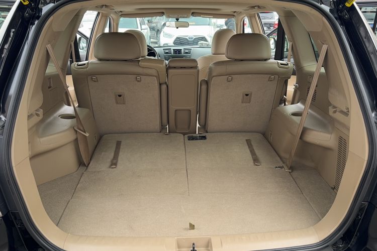 Used Toyota Highlander 2012 2.7L Two-Wheel Drive 7-Seater Luxury Edition
