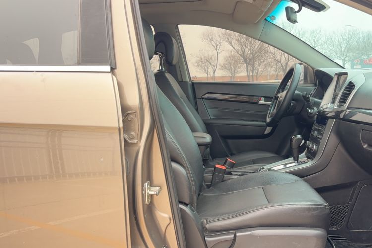 Used Chevrolet Captiva 2017 2.4L 4x4 Flagship Edition 7-Seater
