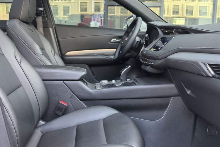 Used Cadillac XT4 2021 28T Two-Wheel Drive Leading Version
