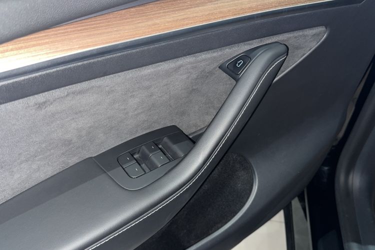 Used Tesla Model Y 2021 Standard Range Rear-Wheel Drive Version
