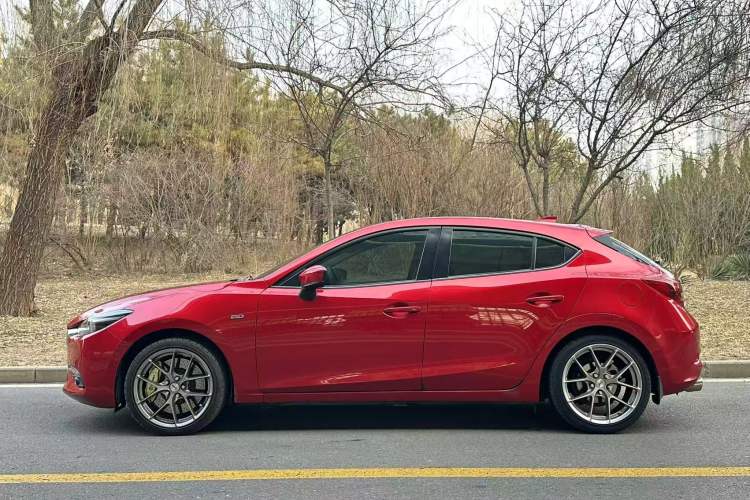 Used Mazda Mazda 3 Axela 2017 Hatchback 2.0L Automatic Sport Model China V Emission Standard