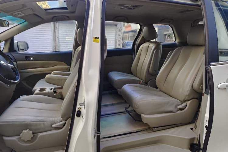 Used BYD M6 2013 2.0L Manual Comfort Edition
