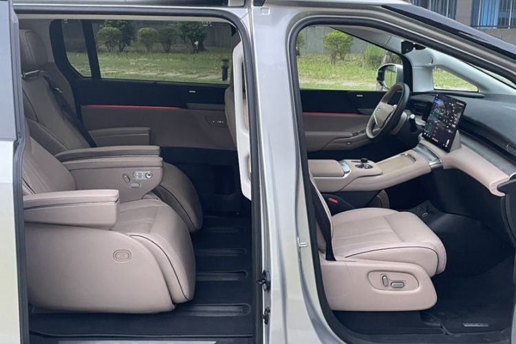 Used XPeng X9 2024 702 Ultra-Long Range Max
