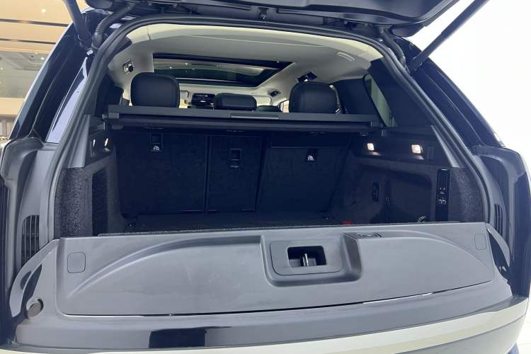 Used Land Rover Range Rover 2023 3.0 L6 360 PS Grand Edition
