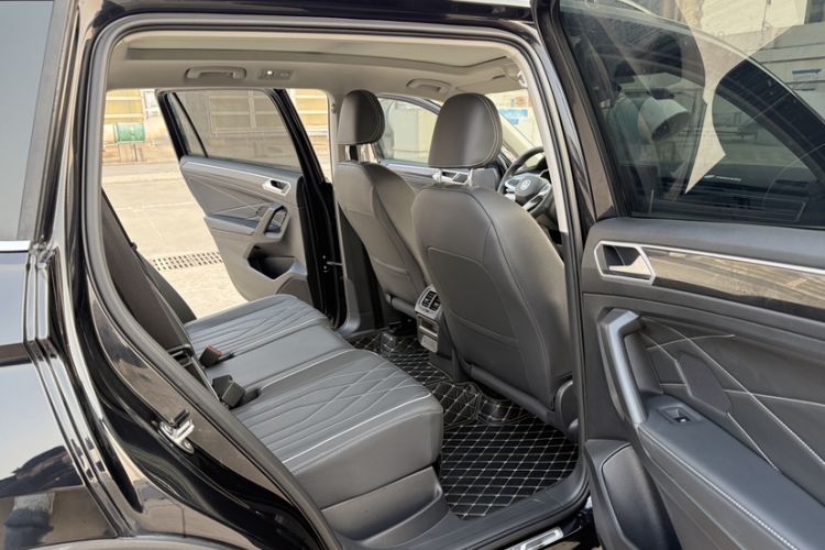 Used Volkswagen Tiguan L 2024 Outstanding Model 300TSI Automatic Two-Wheel Drive Longteng Edition
