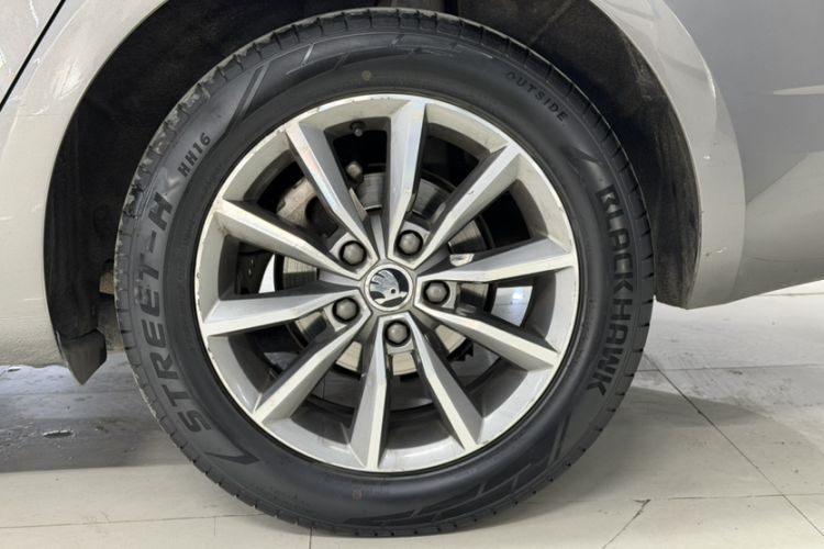 Used Skoda Octavia 2017 Classic Model 1.6L Manual Comfort Edition