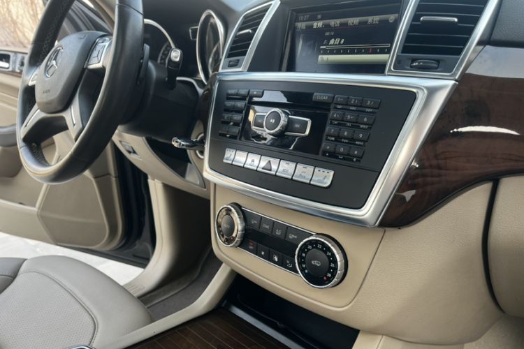 Used Mercedes-Benz M-Class 2015 ML 400 4MATIC Dynamic Model
