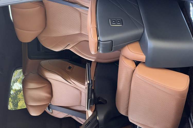 Used Toyota Alphard 2024 Dual-Engine 2.5L Prestige Edition
