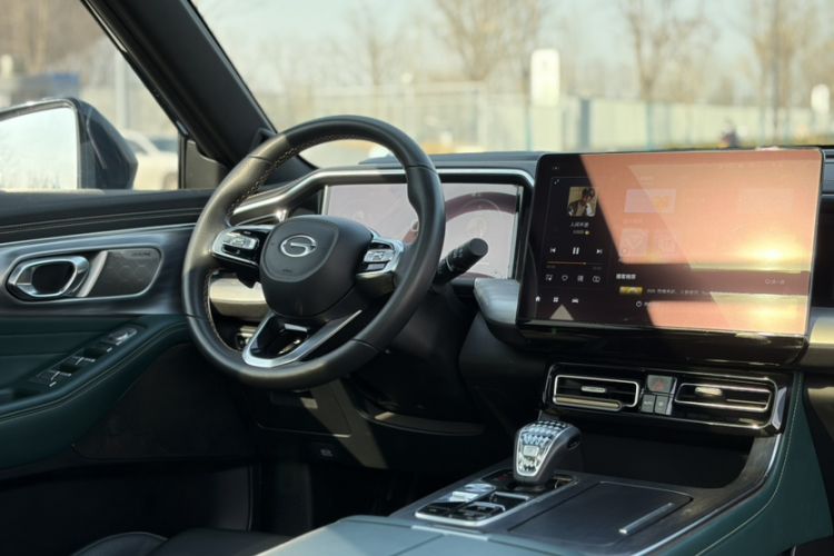 Used GAC Trumpchi GS8 2022 Flagship Series 2.0 TGDI Four-Wheel Drive Luxury Smart Connectivity Version (6 Seats)
