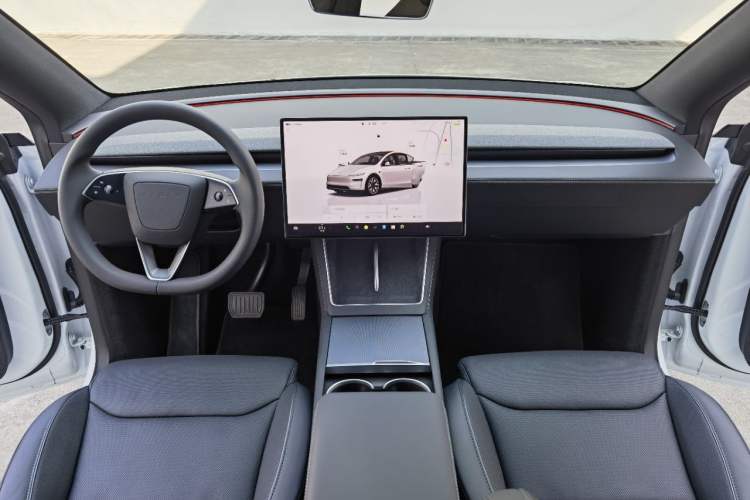 Used Tesla Model Y L 2025 Long-Range All-Wheel-Drive Version
