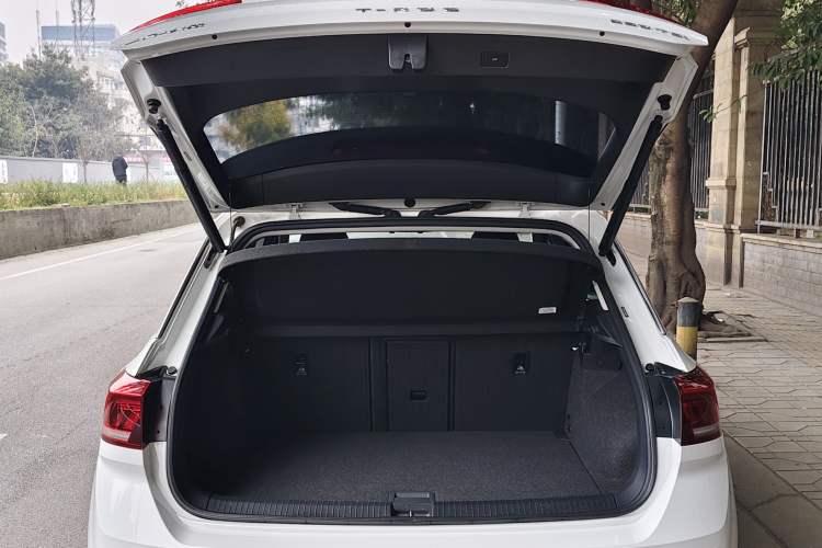 Used Volkswagen T-ROC 2021 280TSI DSG Two-Wheel Drive Comfort Connect Edition