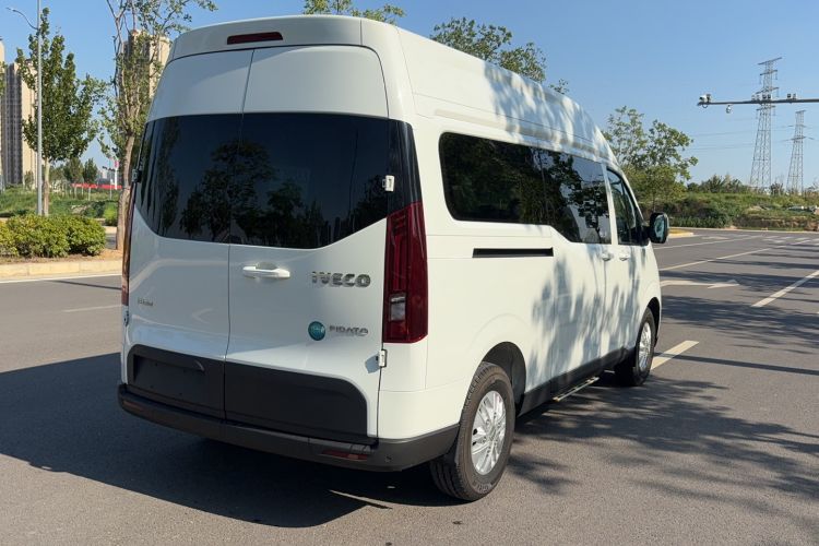 Used Iveco Fidato 2023 B33 Commercial Bus 2.0T 110 kW Manual Transmission Starlight Edition High Roof
