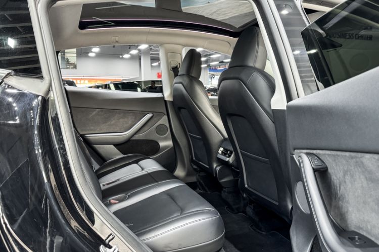 Used Tesla Model Y 2022 Long-Range All-Wheel-Drive Version