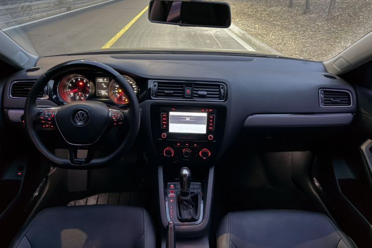 Used Volkswagen Sagitar 2017 230TSI Automatic Comfort Version
