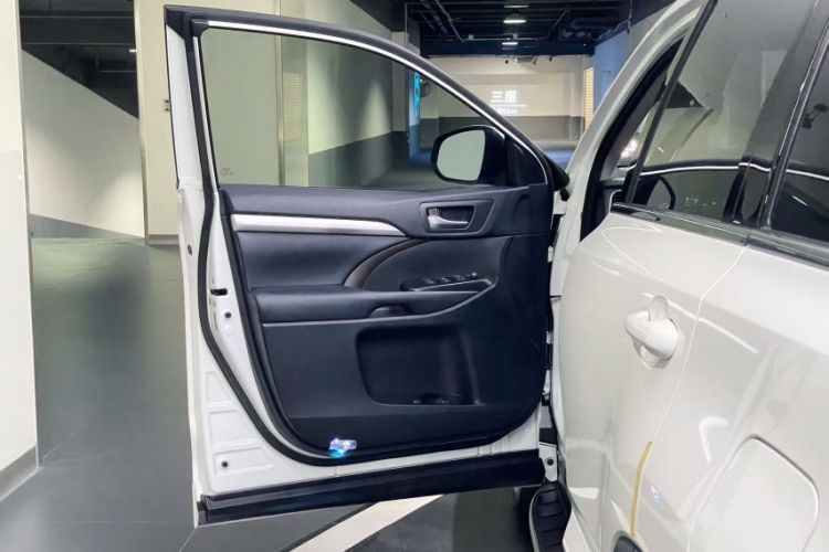 Used Toyota Highlander 2018 2.0T Four-Wheel Drive Prestige Version 7 Seats China V Emission Standard
