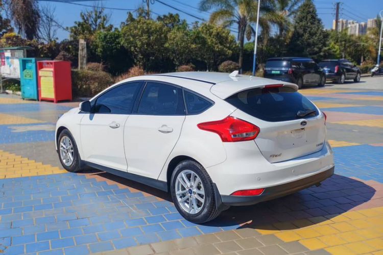 Used Ford Focus 2018 Hatchback Classic 1.6L Automatic Trendy SmartDrive Edition
