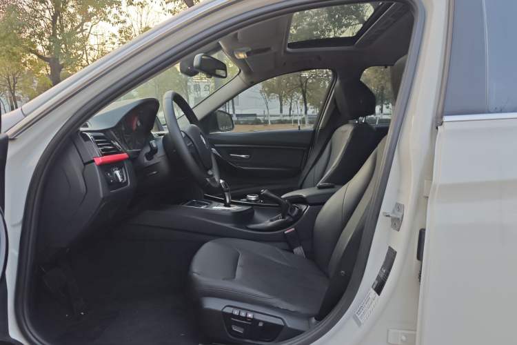 Used BMW 3 Series 2015 316Li Fashion Model
