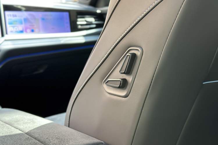 Used Volkswagen Passat 2025 Pro 380TSI Starry Dragon Luxury Edition
