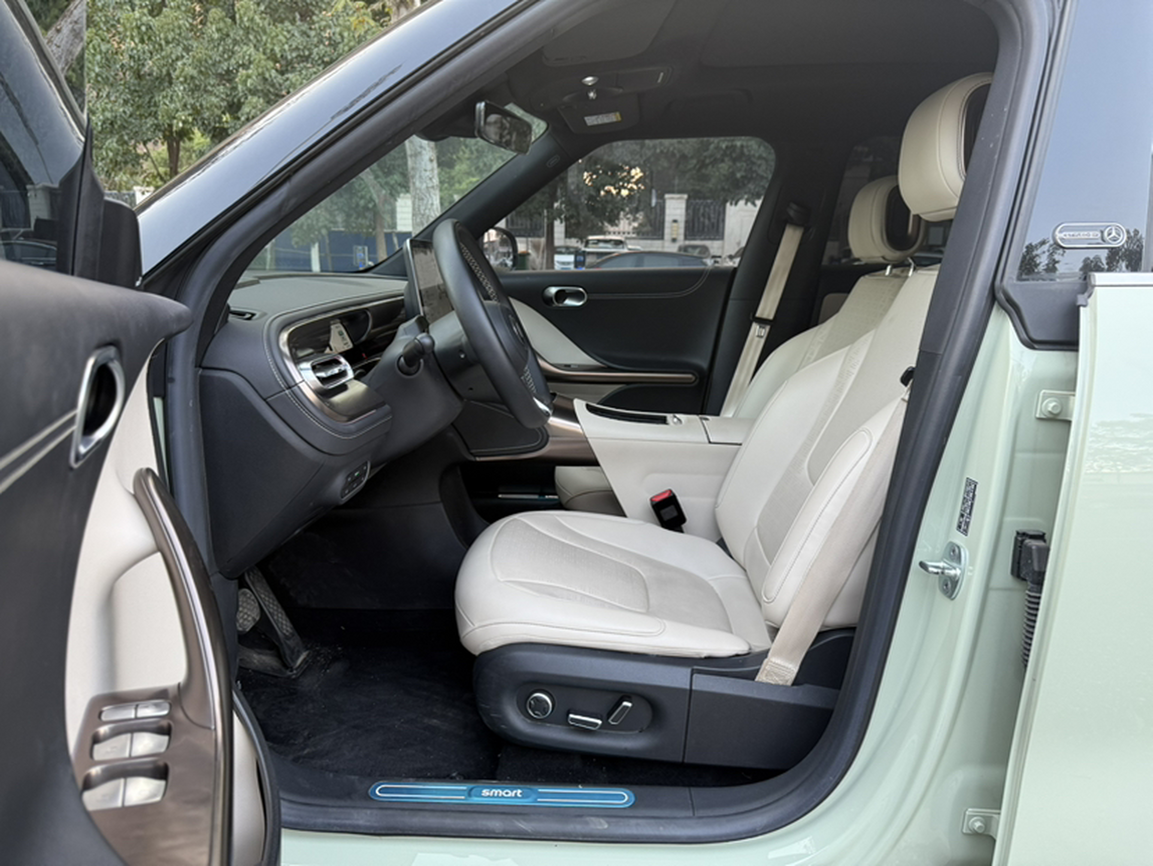 Переднее сиденье в автомобиле