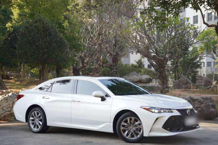 Used Toyota Avalon 2019 Dual-Engine 2.5L Luxury Edition China VI Standard
