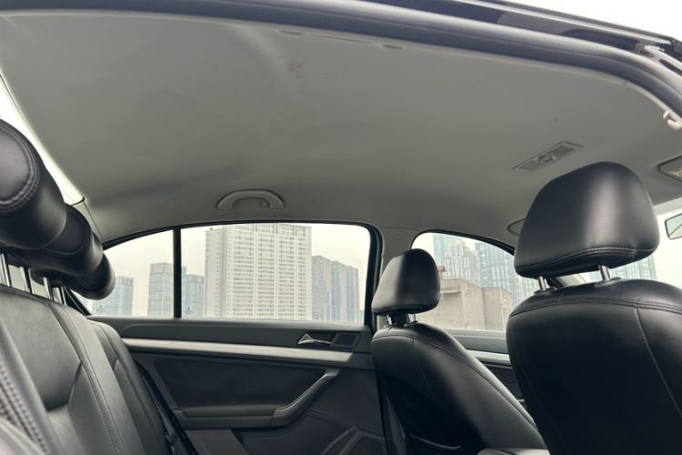 Used Volkswagen Lavida 2015 1.6L Automatic Fashion Edition
