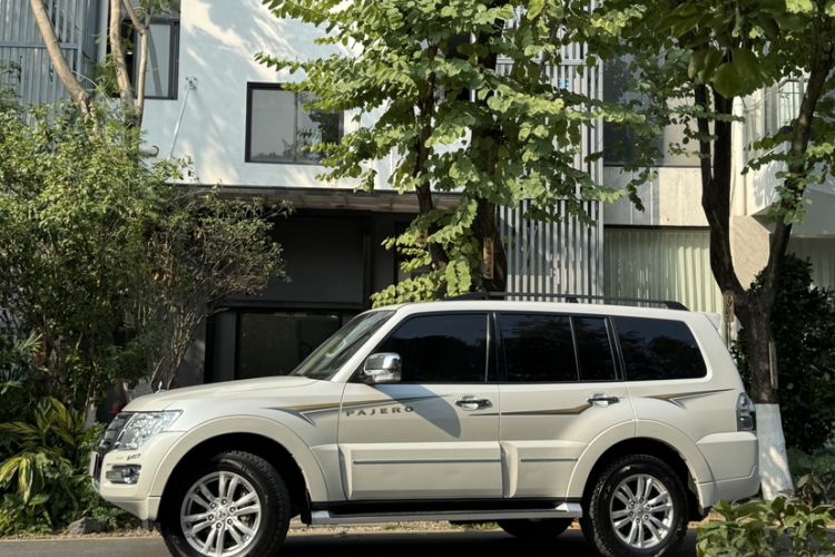 Used Mitsubishi Pajero 2018 V97 3.8L 5-Door GLS Sunroof – Middle East
