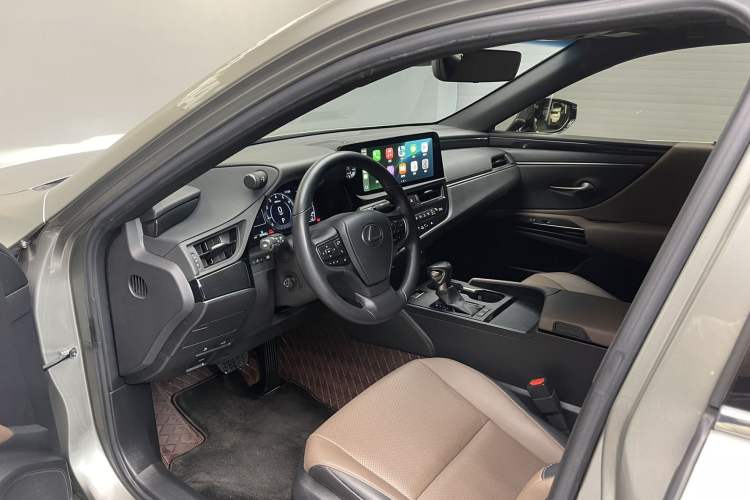 Used Lexus ES 2022 200 Excellence Edition
